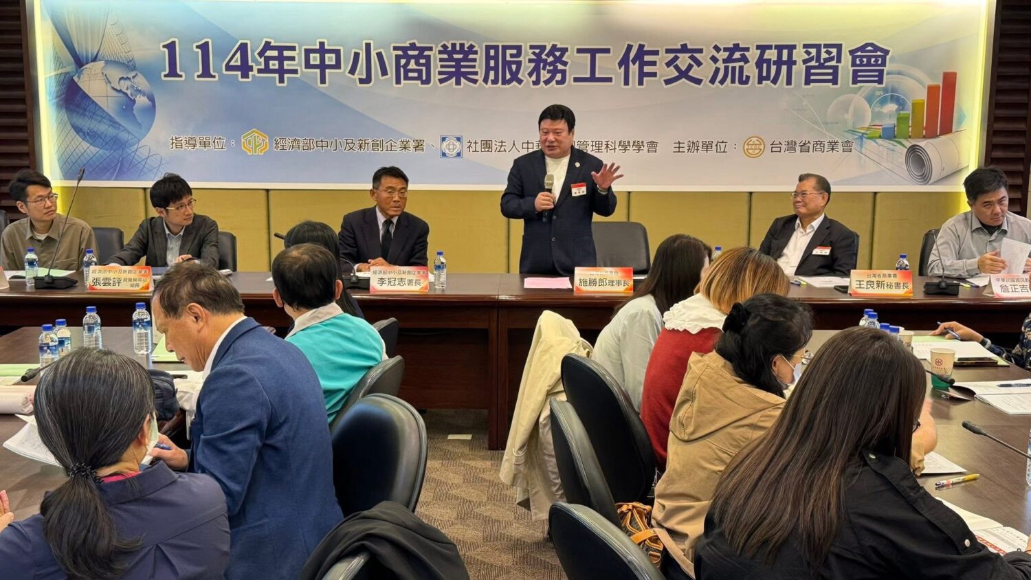 台灣省商業總會理事長施勝郎於交流座談中發言，強調商業會在地服務的重要性與未來發展策略。（圖／主辦單位提供）