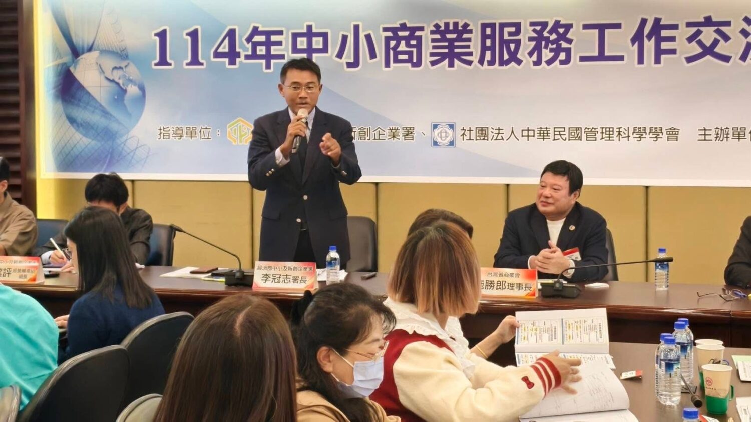 中小及新創企業署署長李冠志於研習會致詞，分享中小企業政策方向與政府輔導新措施，獲現場熱烈回應。（圖／主辦單位提供）
