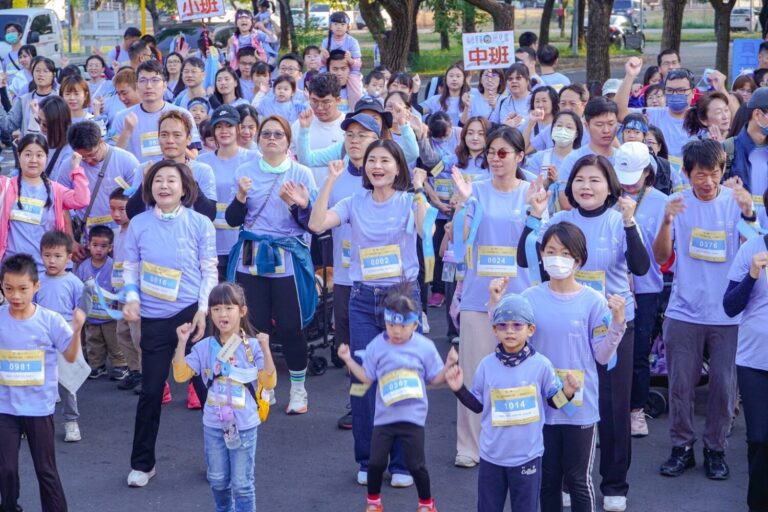 雲林愛閱讀生活節「閱讀路跑」吸引上千民眾熱情參與,以「閱讀不侷限於書本」為核心理念,邀請大家以腳步跑進故事、以眼睛閱讀城市,在運動中感受閱讀的多元樣貌。(圖/沐木品牌整合行銷提供)