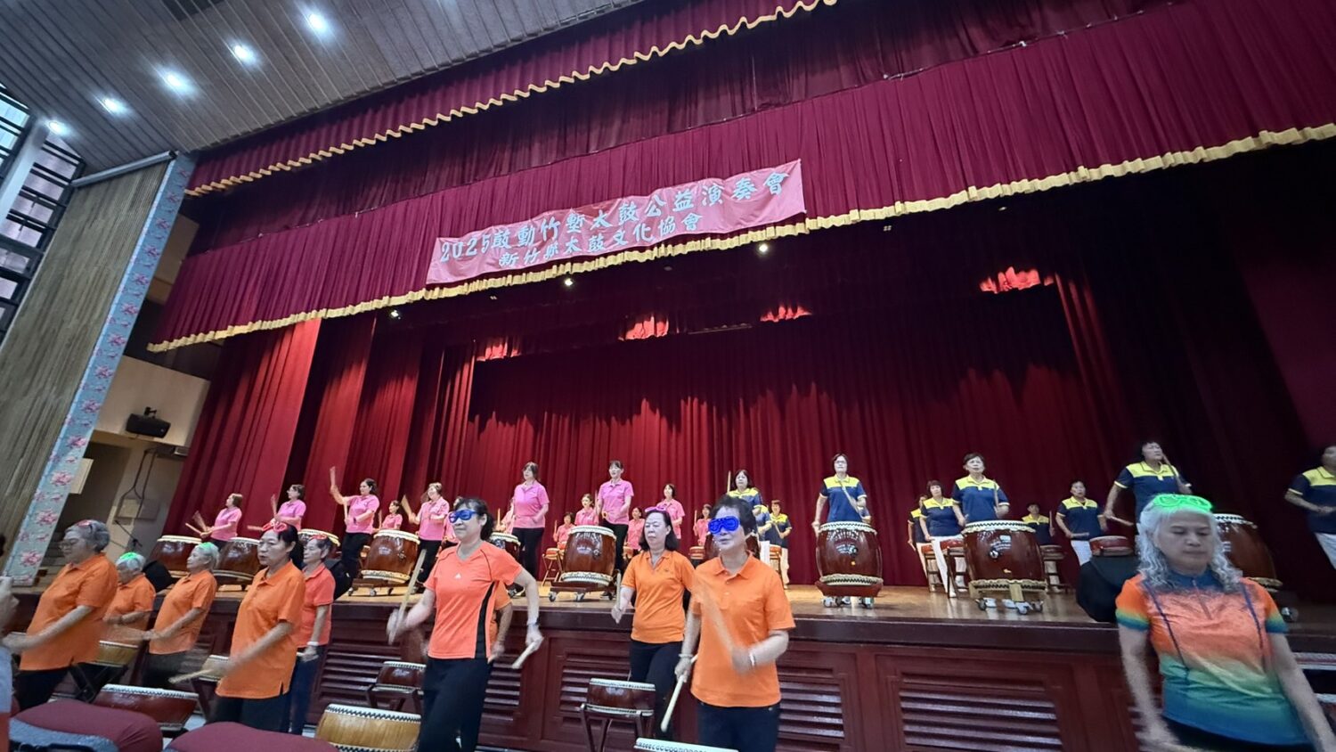 鍾肇炬班長帶領御風太鼓班帶來精彩演出。（圖/林照東翻攝）