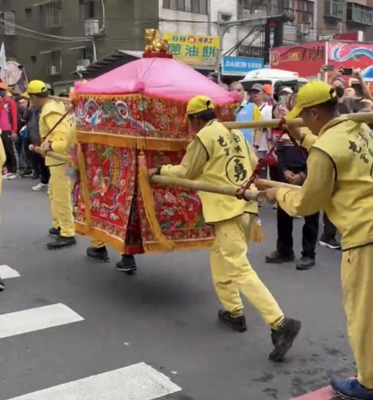 北辰宮48週年遶境祈福，白沙屯媽祖聖駕贊境萬人迎香。(圖/記者澄石翻攝)
