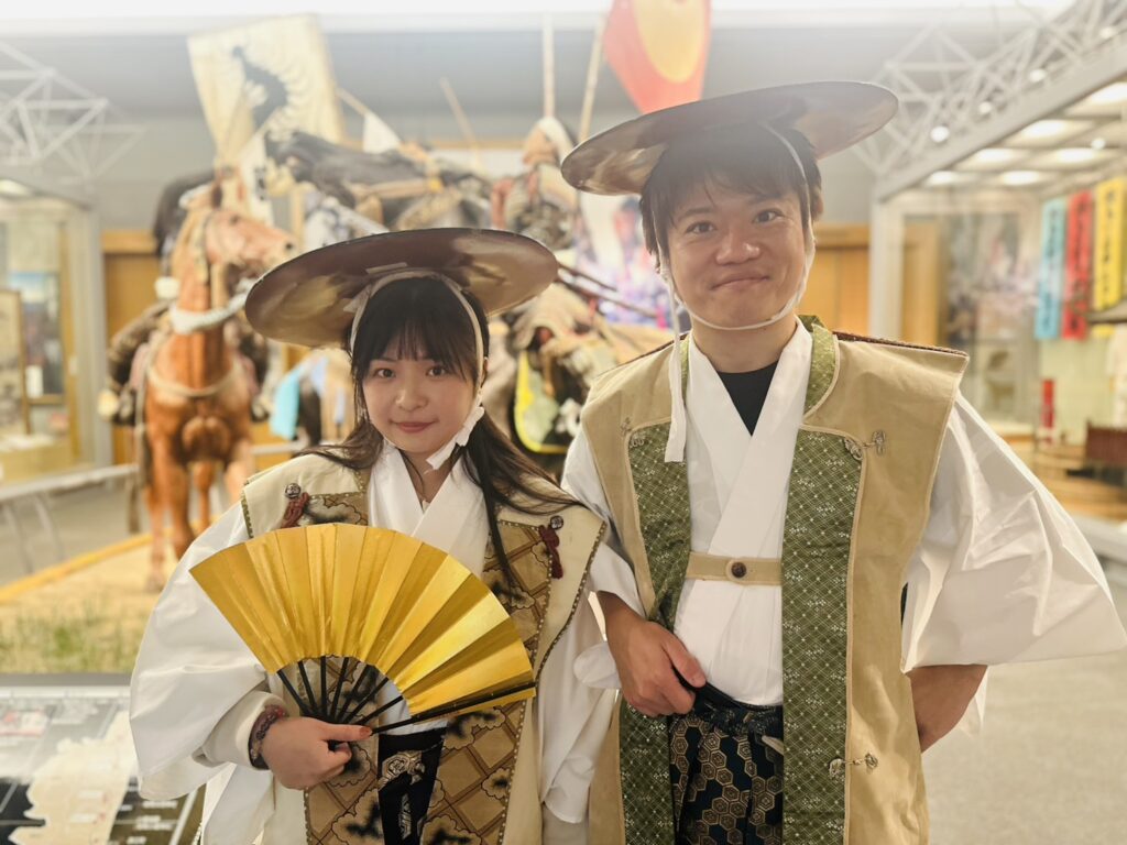 「Fukushima 相雙 Month」活動現場提供千年祭典「相馬野馬追」的正裝「陣羽織」試穿體驗。(圖/主辦單位 提供)