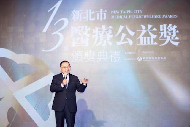侯友宜出席表揚一群專業優秀、而且心中有愛的醫療工作者。(圖/新北市衛生局提供)