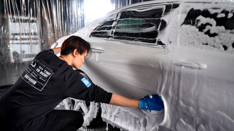 台灣有三百萬部以上白車車主，面臨養護不易的問題，選對DIY專屬商品就能解決各種痛點。（圖／K-WAX提供）