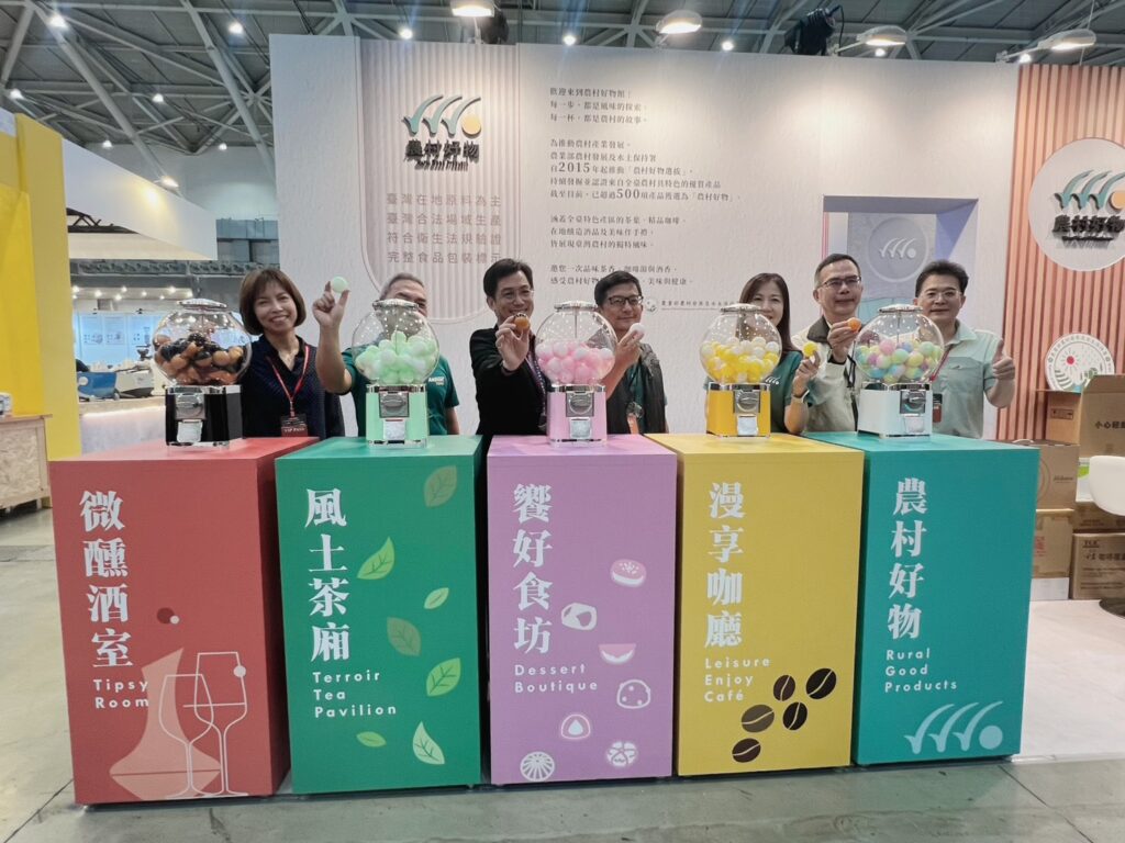 「農村好物扭蛋趣」成為展場焦點，以微醺酒室、風土茶廂、饗好食坊與漫享咖廳四大主題呈現，讓民眾透過趣味互動體驗臺灣農村的創意與風味。(圖／薛秀蓮拍攝)