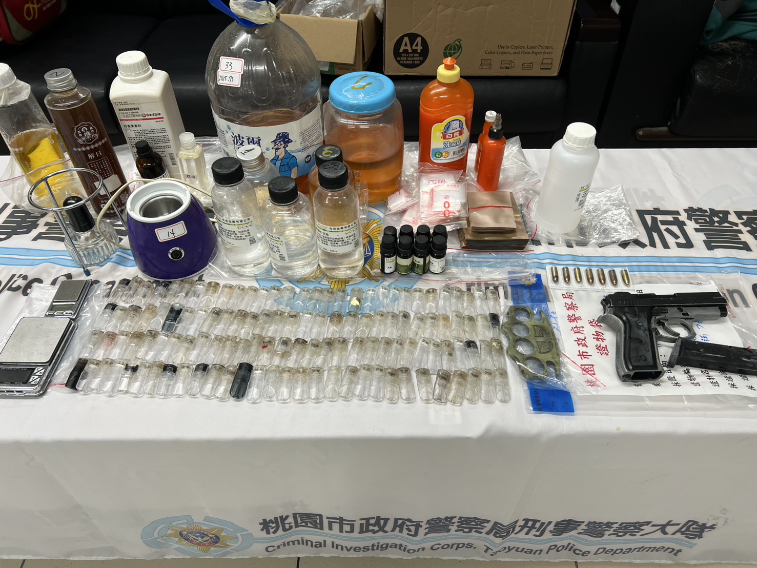 想溜不成！通緝犯拒門遭攻堅　桃警起獲大批槍毒與喪屍煙彈原料 - https://www.watchmedia01.com