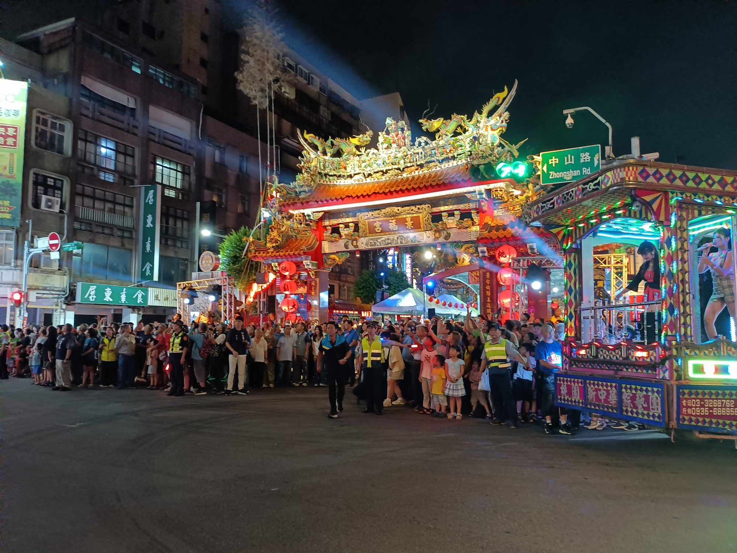 桃園慈護宮水燈遶境登場　桃警啟動交通疏導維安 - https://www.watchmedia01.com