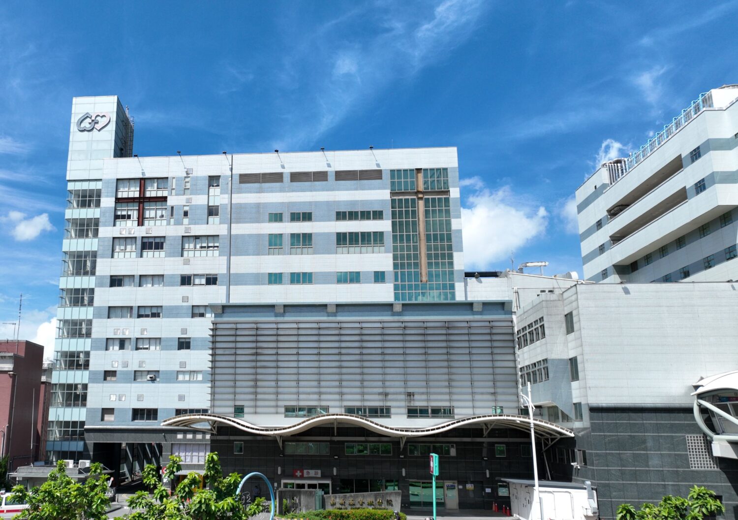 嘉基獲選《康健》2025特色醫院　以真誠團隊守護中南部健康