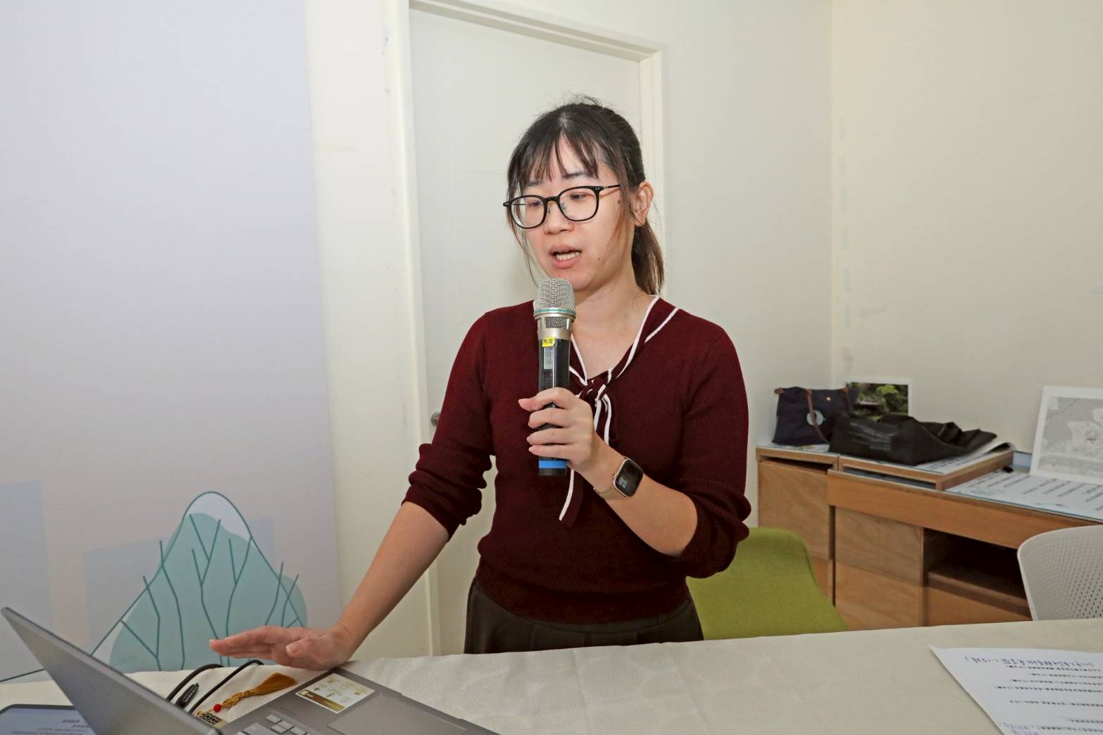 台北市教育局高中教育股股長林致均表示，目前教育局的校園心理健康促進計畫六大推動策略已在各校展開實施。(記者翻攝)