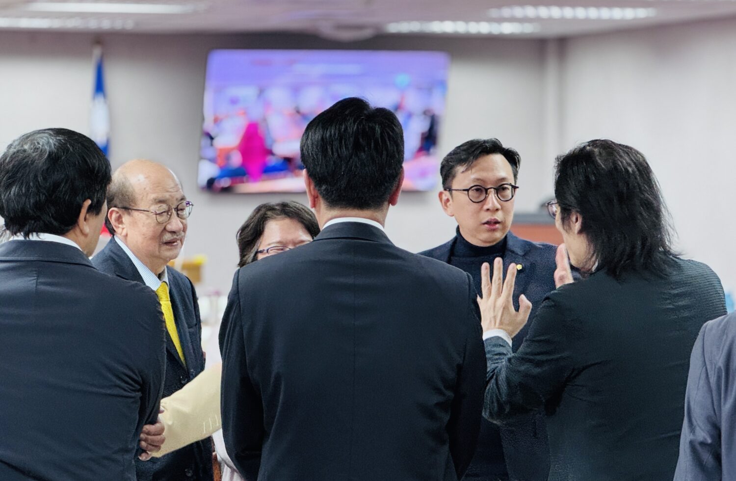 台灣AI基本法跨黨合作突破。葛如鈞表示,AI不是政黨議題,而是國家未來。(圖/葛如鈞國會辦公室)