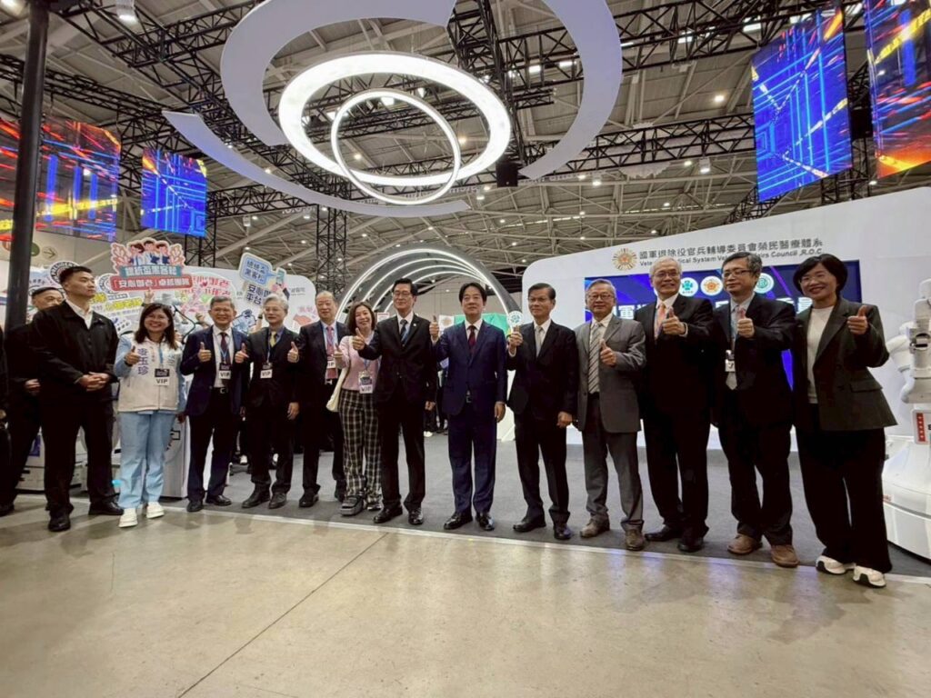 總統賴清德出席2025醫療科技展，民眾黨立法委員麥玉珍也受邀出席，期盼結合科技優勢走向國際。(圖／麥玉珍國會辦公室)