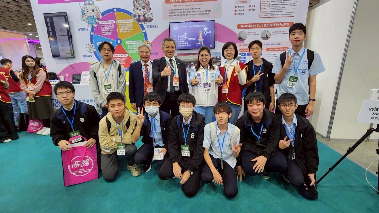 麥玉珍表示,今年展會可看到台灣在國際醫療舞台上不斷突破,尤其是與東南亞國家之間日益密切的醫療交流,象徵新南向政策逐漸開花結果。(圖/麥玉珍國會辦公室)