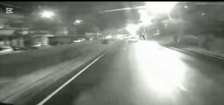 副總統蕭美琴車隊的交通管制勤務時,24歲警林姓員警遭一輛不明原因衝出的廂型車猛烈撞上,當場重傷倒地。(圖/記者翻攝)