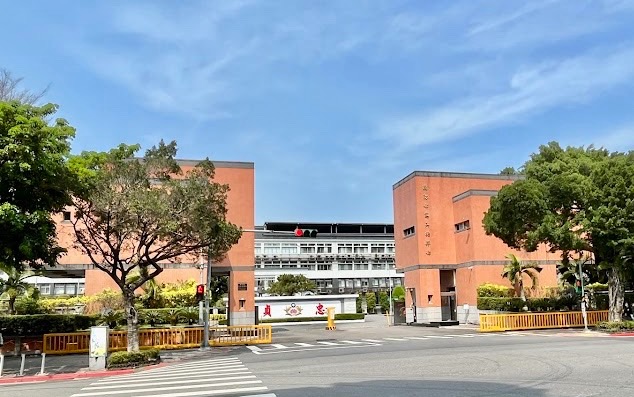 國防部憲兵指揮部因匿名軍中寫手近日在「靠北長官」發表一篇以「餡餅指揮部」為背景的言情小說創作大歡迎而爆紅。(圖/國防部)