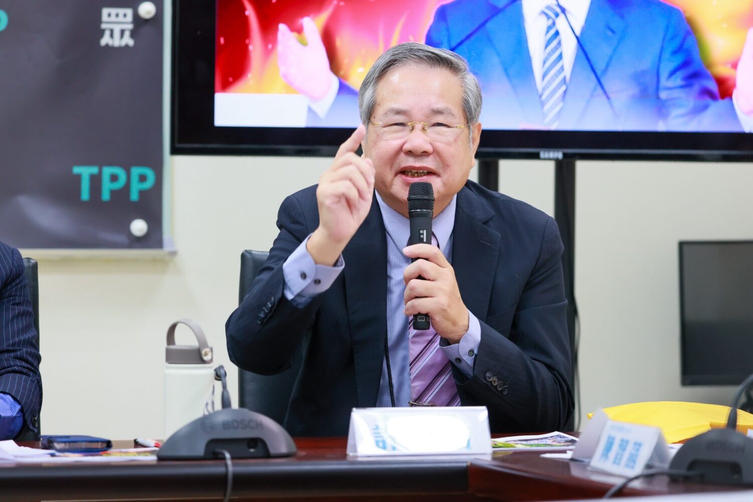 成大教授許忠信呼籲監察院應啟動彈劾程序。(圖／民眾黨)