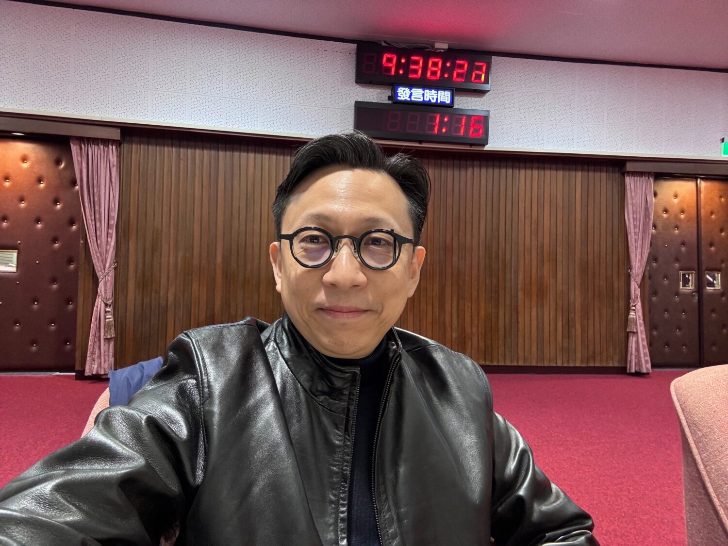 立法院三讀通過《人工智慧基本法》，力推本法案的「科技立委」葛如鈞十分開心。（圖／葛如鈞國會辦公室）＿