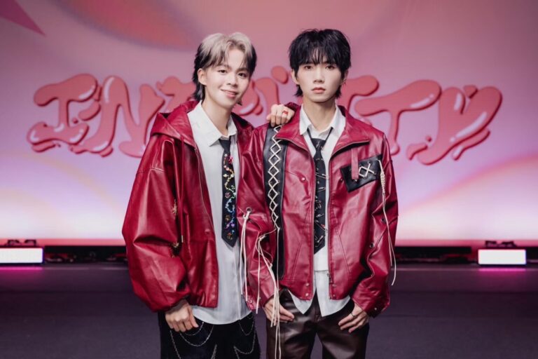 百萬人氣創作雙人組「黃氏兄弟」跨年當天，一日舉辦兩場《溫度祭》演唱會，陪粉絲迎接2026年的到來。(圖/PressPlay 提供)