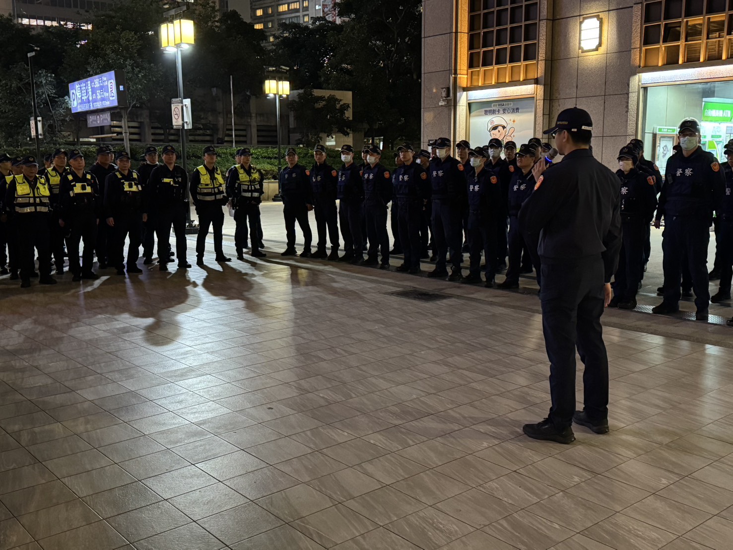 捷警即刻加強巡邏部署警力。(記者李健興翻攝)