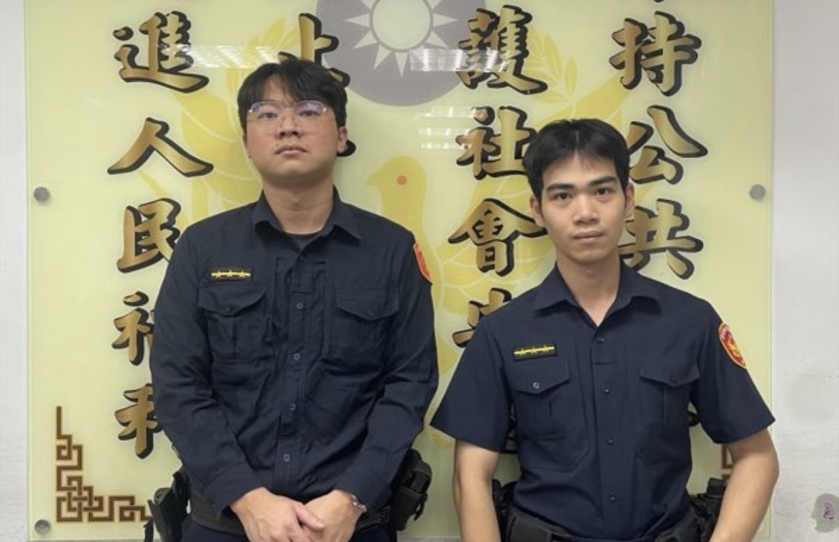 萬華分局青年路派出所警員余帷頊(左)、李唯誠(右)。