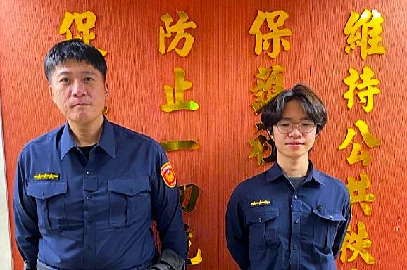 大同分局重慶北路派出所警員謝尚峰(左)、蕭志成(右)。(圖/記者 戴昱弘翻攝)