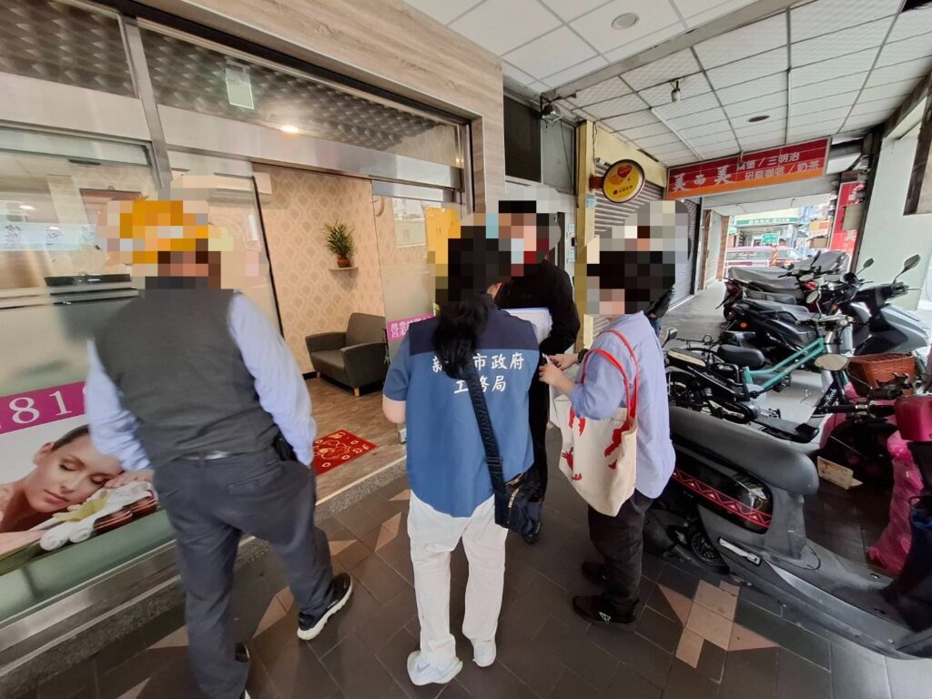 養生會館遭跨局處聯合稽查強制斷水電。(記者李健興翻攝)