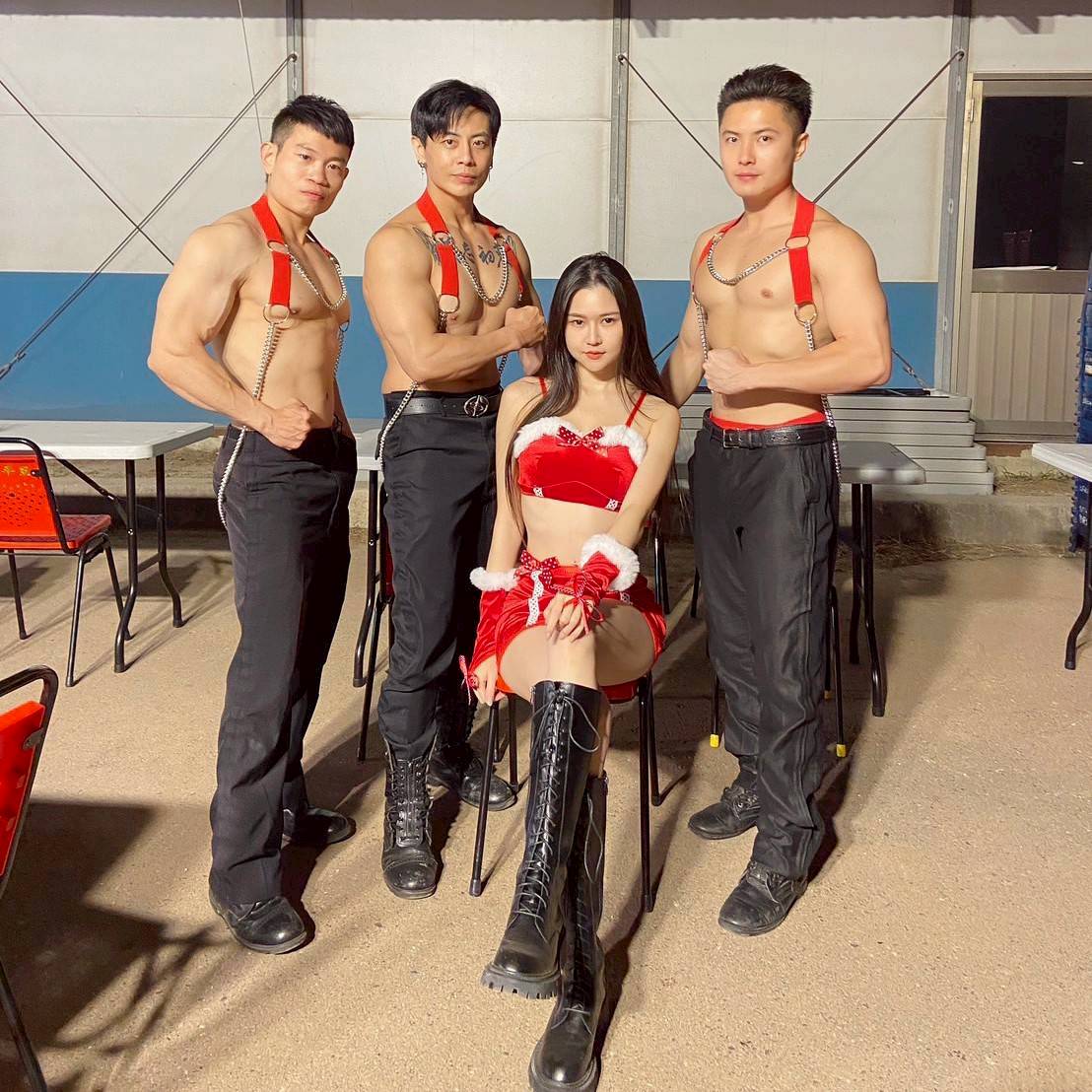 台灣最帥猛男唐子元（左2）目前尾牙春酒場次已接破50場，經濟價值高達上百萬。（圖／艾芮可公關提供）