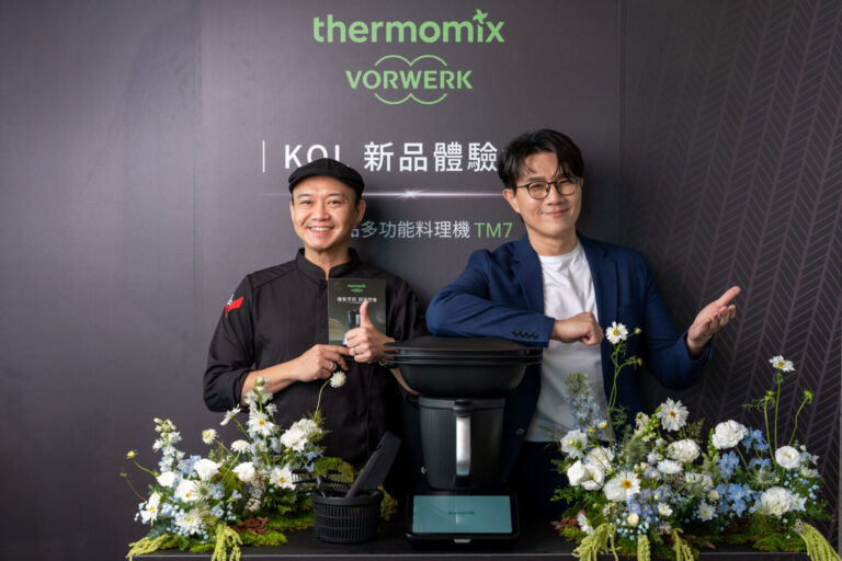 左起-美善品品牌好友潘主廚、幸福煮夫 蔣偉文出席美善品多功能料理機TM7 新品體驗會。(圖/Thermomix 美善品 提供)