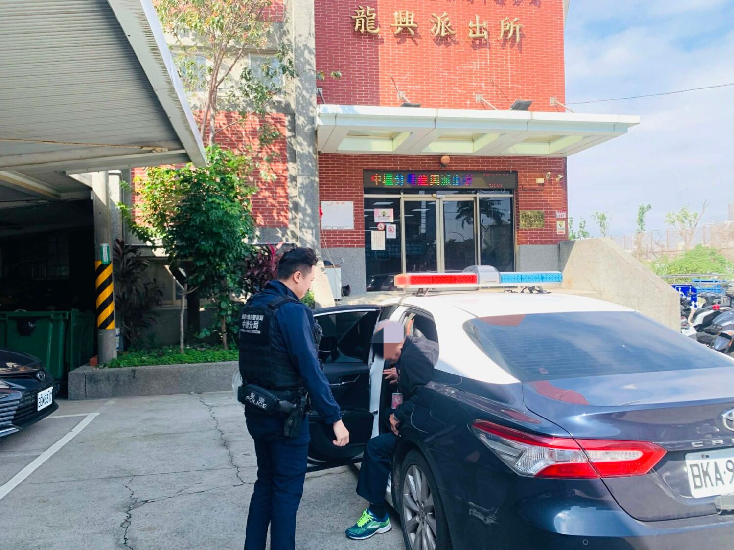 81歲長者社宅迷途　中壢警迅速識別身分協助返家 - https://www.watchmedia01.com