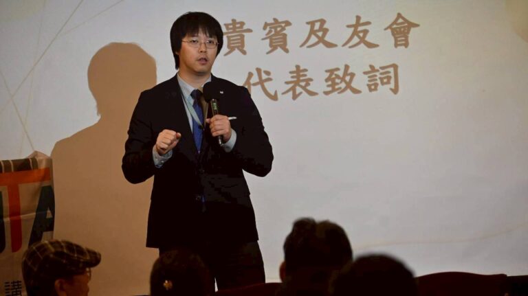 臺北市政府資訊局局長趙式隆肯定協會長期辦理多場 AI 培訓課程及職能認證 。（圖／中華網路行銷講師協會提供 ）