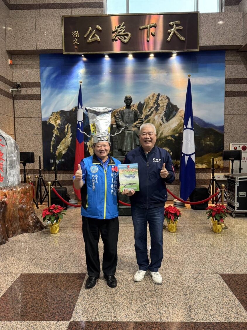 國民黨副主席季麟連讚揚空軍航空技術學院校友總會，廣邀退役榮民袍澤，用生命寫傳記故事。(圖/空軍航空技術學校校友總會 提供)
