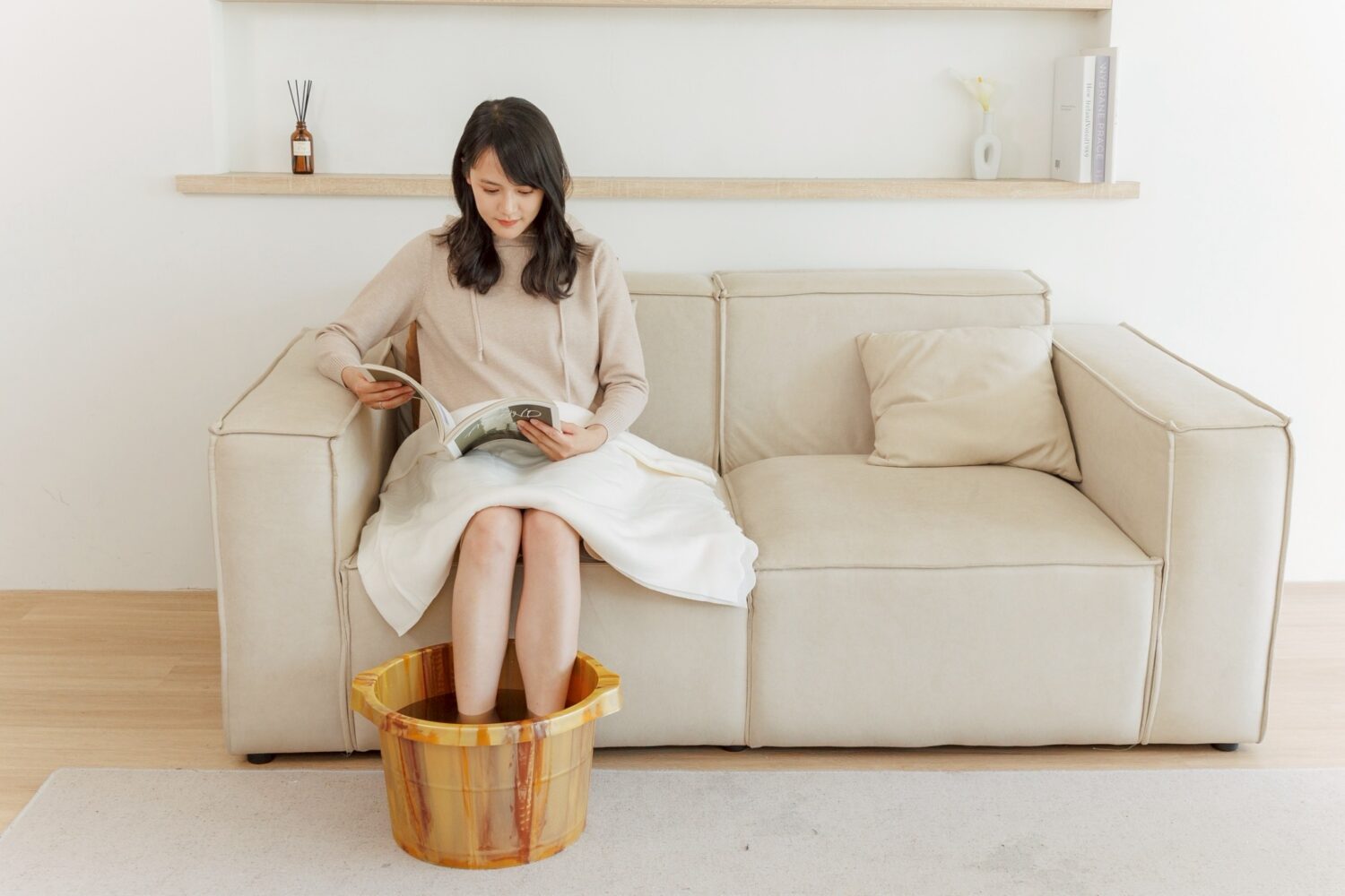 使用草本沐浴包進行泡腳,成為冬季在家放鬆的日常儀式感選項之一。溫和草本香氣深受許多上班族與家庭族群喜愛。(圖/森滋養提供)