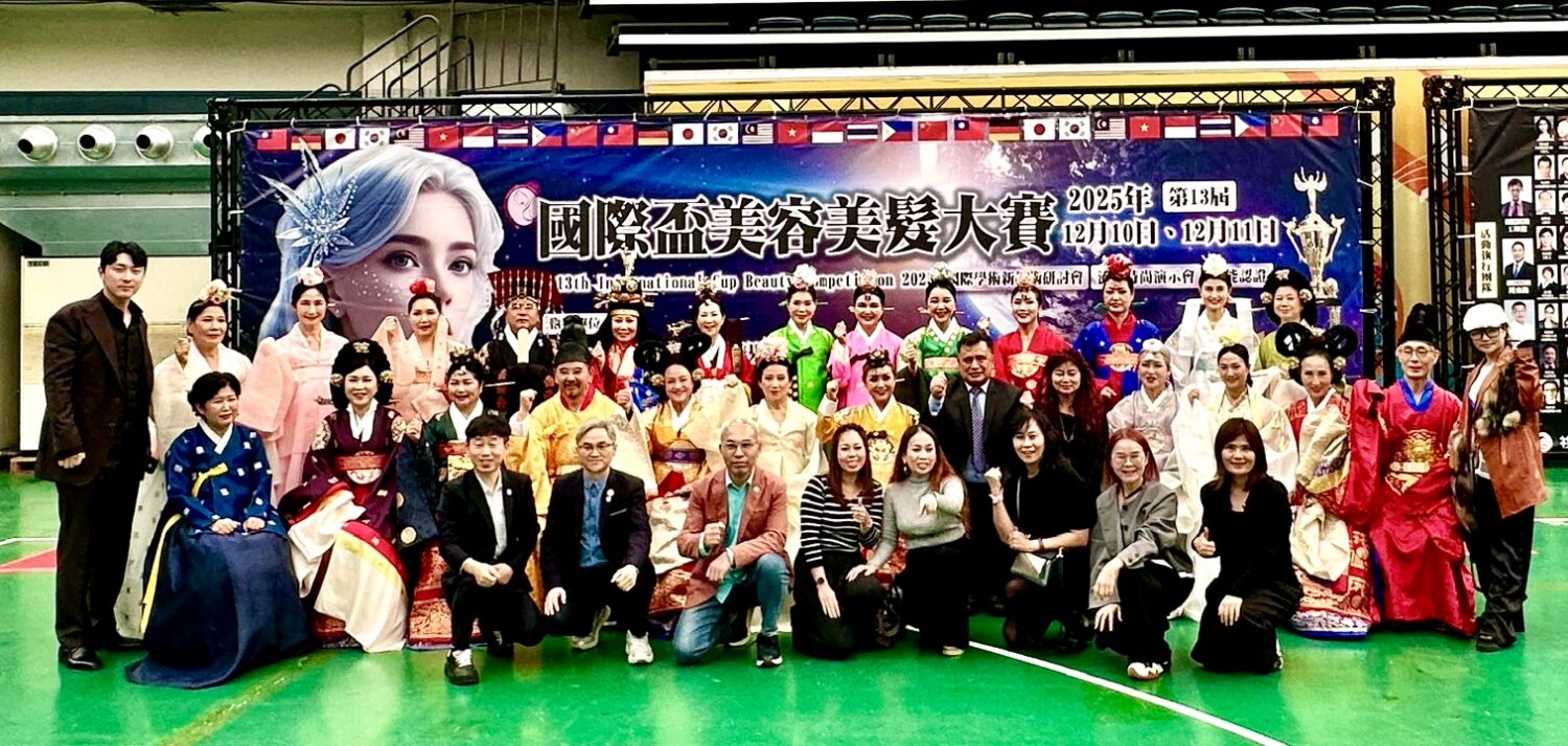 第十三屆國際盃美容美髮大賽，韓國傳統服飾展演精彩絕倫象徵國際美業交流正式啟動。（圖／記者林照東攝）