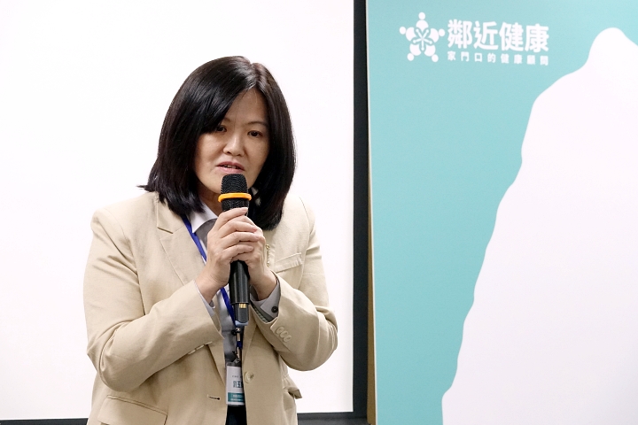 衛福部主任秘書劉玉娟致詞時表示，社區藥局在疫情期間是重要幫手，台灣人口老年化，社區藥局角色更顯重要肩負重任。（圖/記者林照東翻攝）