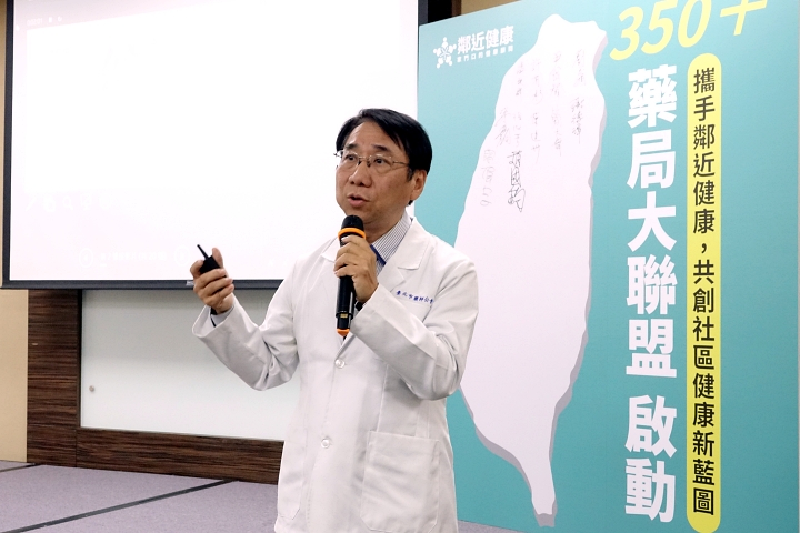 台北市藥師公會理事長尹岱智強調，藥局應打破依賴健保處方箋的單一營利模式，透過諮詢深度介入客戶的生活品質。（圖/記者林照東翻攝）