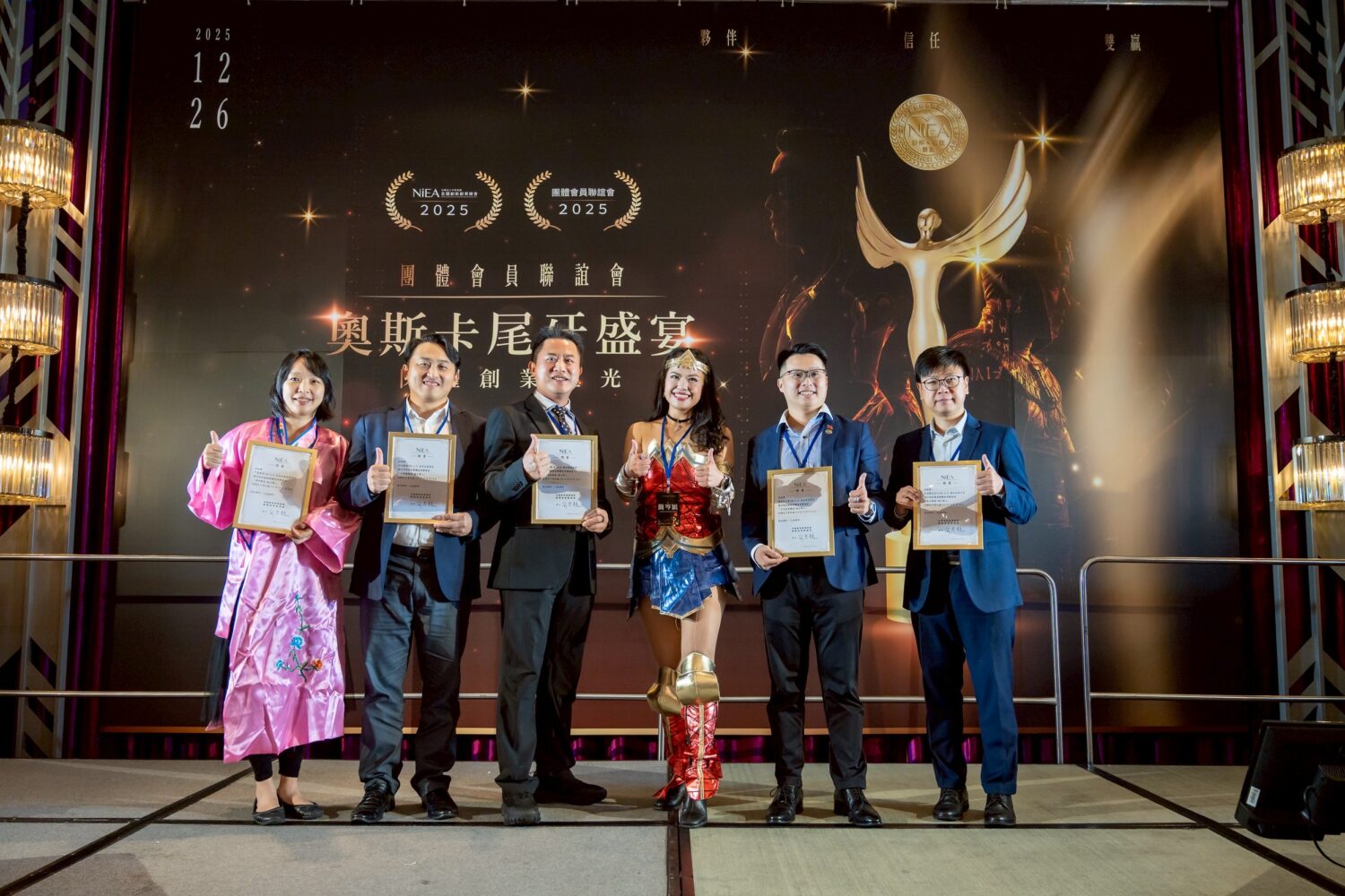 頒發小聯盟總召集人聘書，期許持續凝聚夥伴力量，推動聯盟發展。（圖/記者林照東攝）