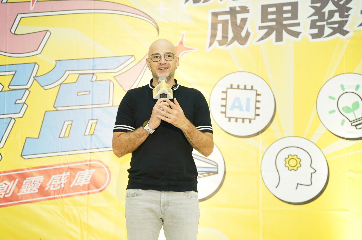 擔任活動評審的吳鳳強調，青年公共參與競賽提案相當多元，期望落實。（圖/記者黃溎芬翻攝）