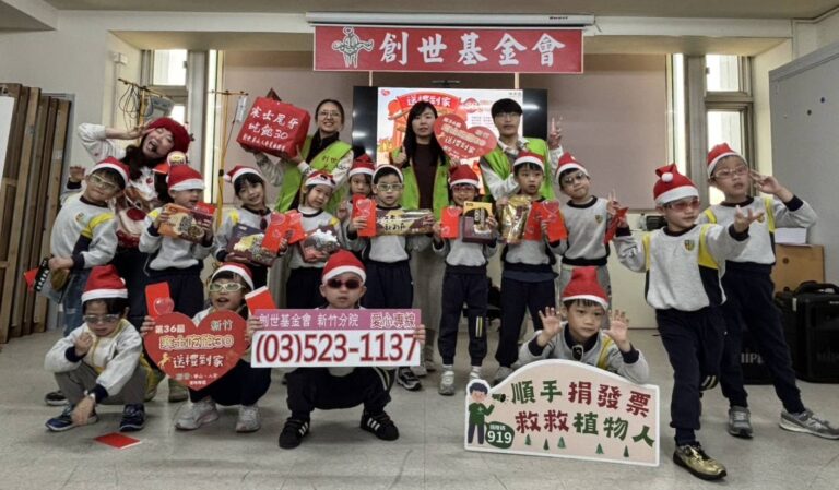 幼兒代言力推年菜送禮到家,支持「寒士吃飽30」為在地弱勢募集溫暖。(圖/記者黃溎芬翻攝)