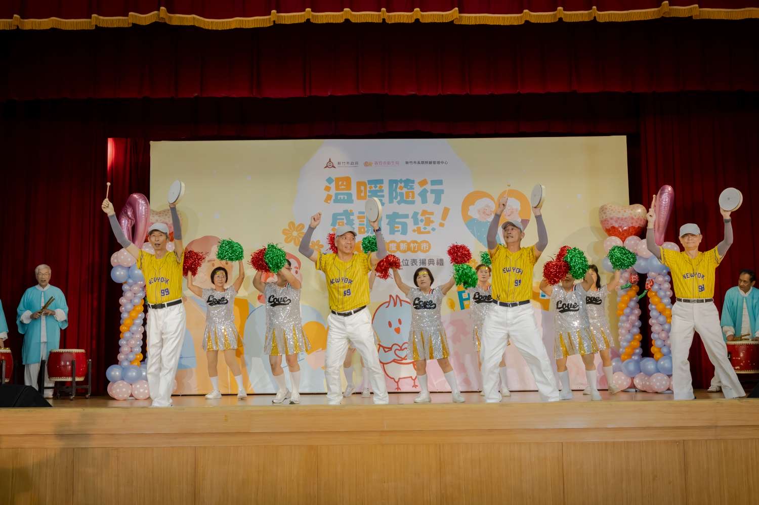 表揚典禮現場安排精彩表演，展現長照服務結合社區活力與溫度，為活動增添溫馨歡樂氣氛。（圖/記者張家燁翻攝）