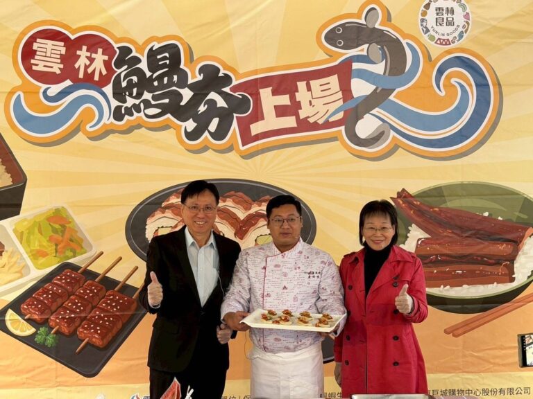 「雲林鰻夯上場」記者會邀請知名主廚盧俊斌，示範創意料理相當吸睛。（圖/記者黃溎芬翻攝）