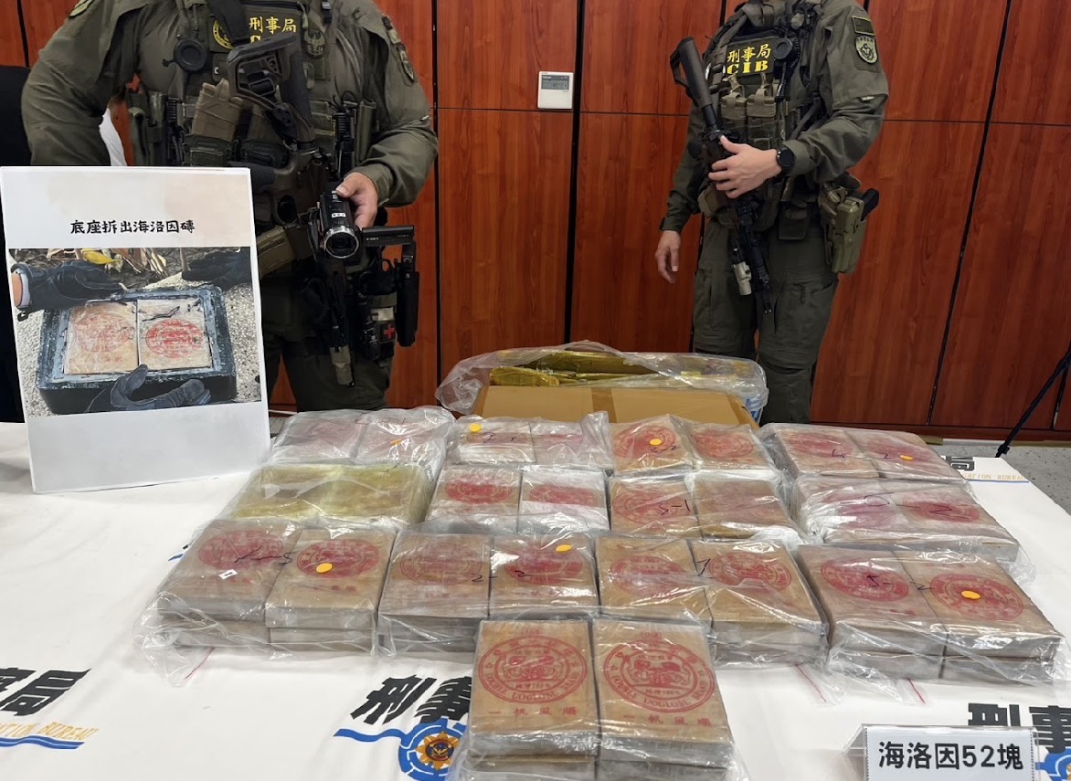 臺越跨境聯手震撼緝毒　藝術燈暗藏「雙獅地球牌」海洛因52磚　市值逾2億元毒品被攔截於境外 - https://www.watchmedia01.com