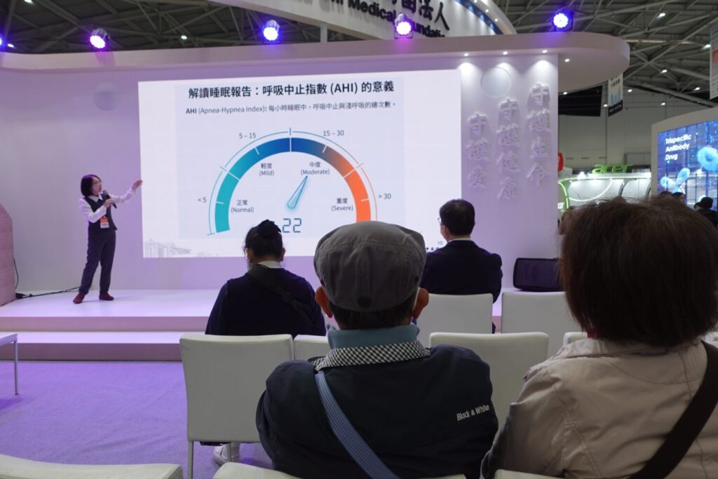 孫傳鴻醫師深入簡出的分享,讓台下民眾清楚了解睡眠的重要。( 圖/台中慈濟醫院提供 )