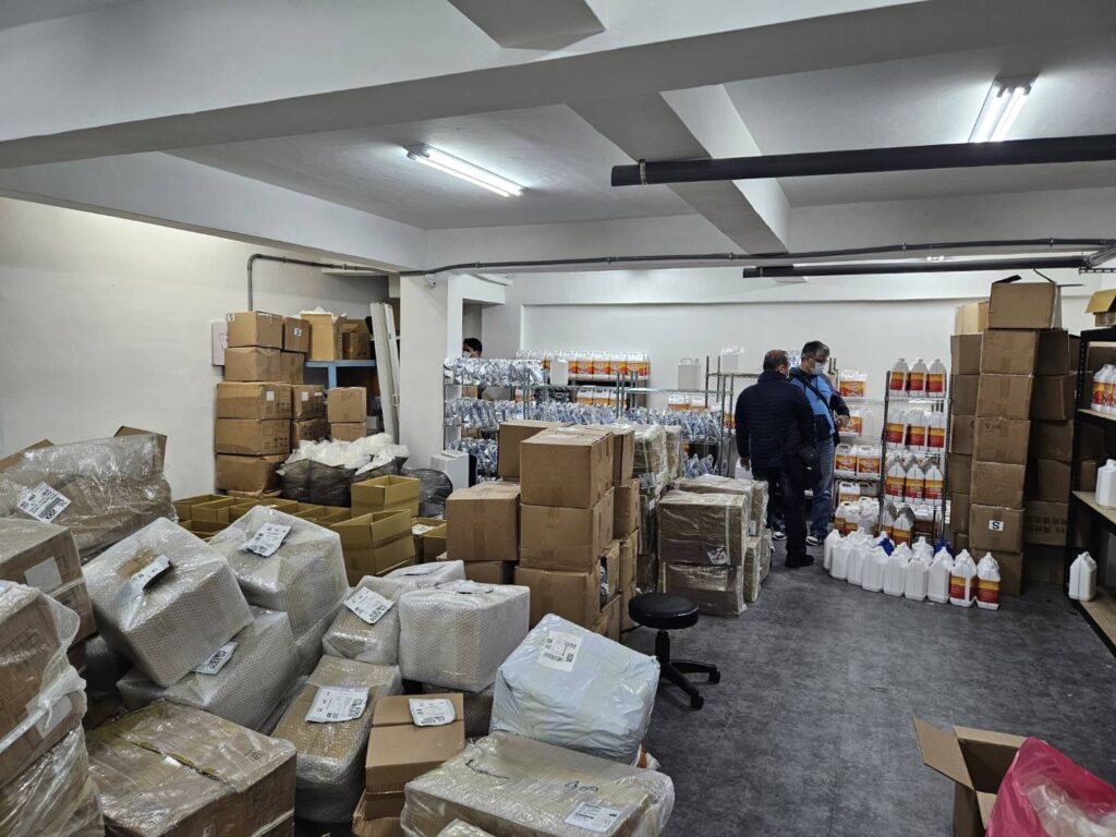 海巡署偵防分署新竹查緝隊在新北蘆洲及泰山地區查獲電子菸彈工廠。（海巡署提供）