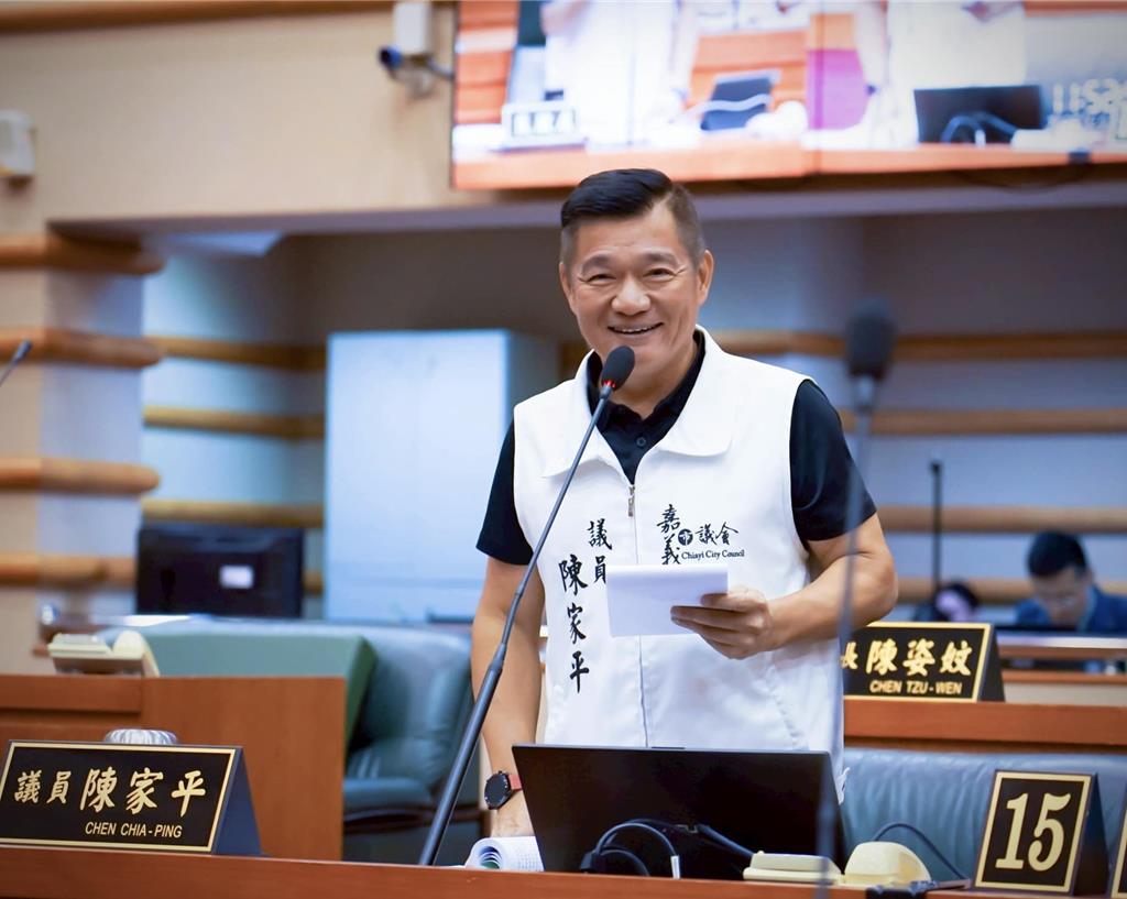 嘉義市議員陳家平今日突發聲明,正式宣布退出國民黨市長初選競逐。(圖/記者翻攝)