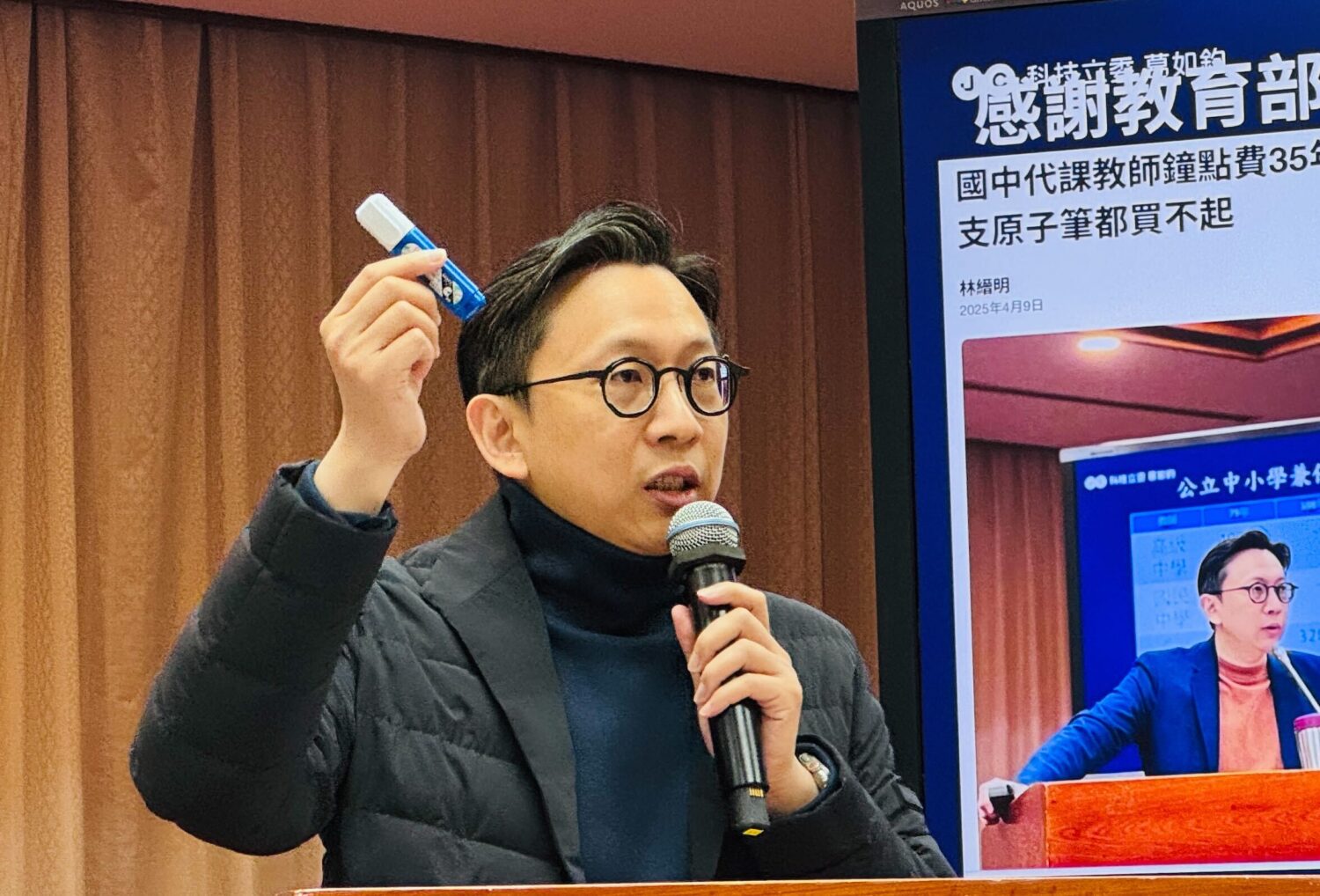 葛如鈞今日在立法院教育及文化委員會質詢教育部次長張廖萬堅。(圖/葛如鈞國會辦公室)