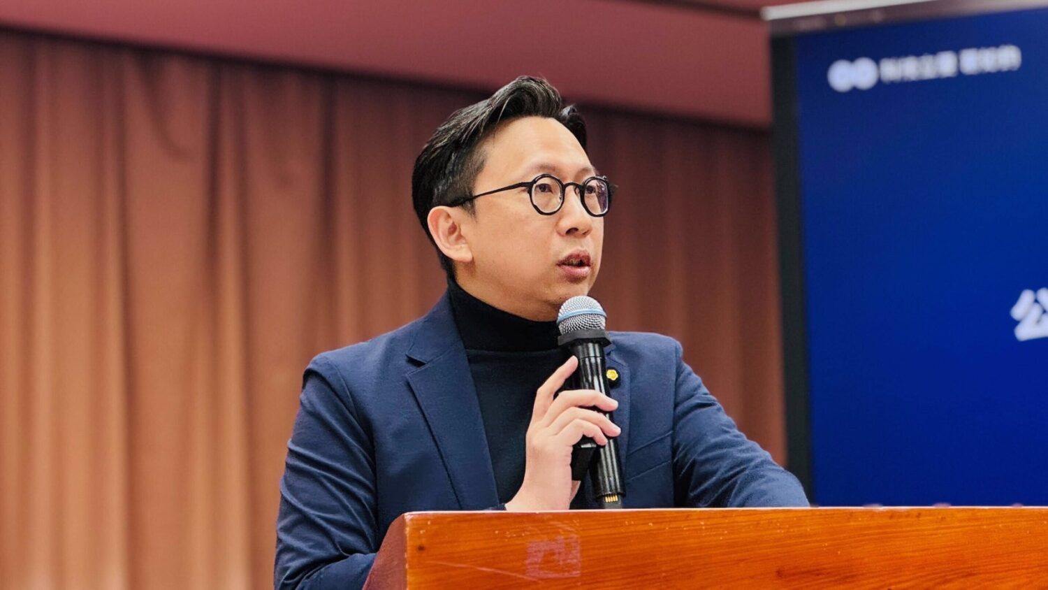 AI時代高教失速？葛如鈞質詢教育部：制度老舊、百億預算卻交不出成績單。(圖／葛如鈞國會辦公室)