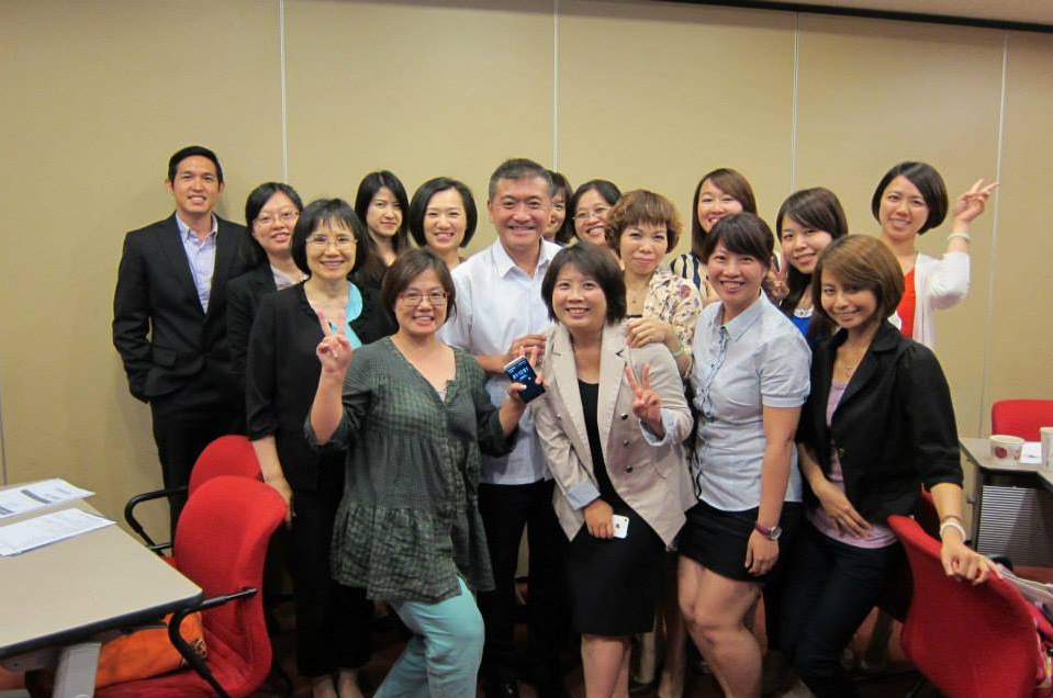 1111人力銀行行銷開發部總經理兼發言人、致理科技大學行銷與流通管理系專任教授何啟聖表示,他已於1月5日親自將爭取花蓮縣長黨內提名宣言,送交國民黨副主席兼秘書長李乾龍辦公室,並明確表達接受公開檢驗、參與公平競爭的立場。(記者翻攝)