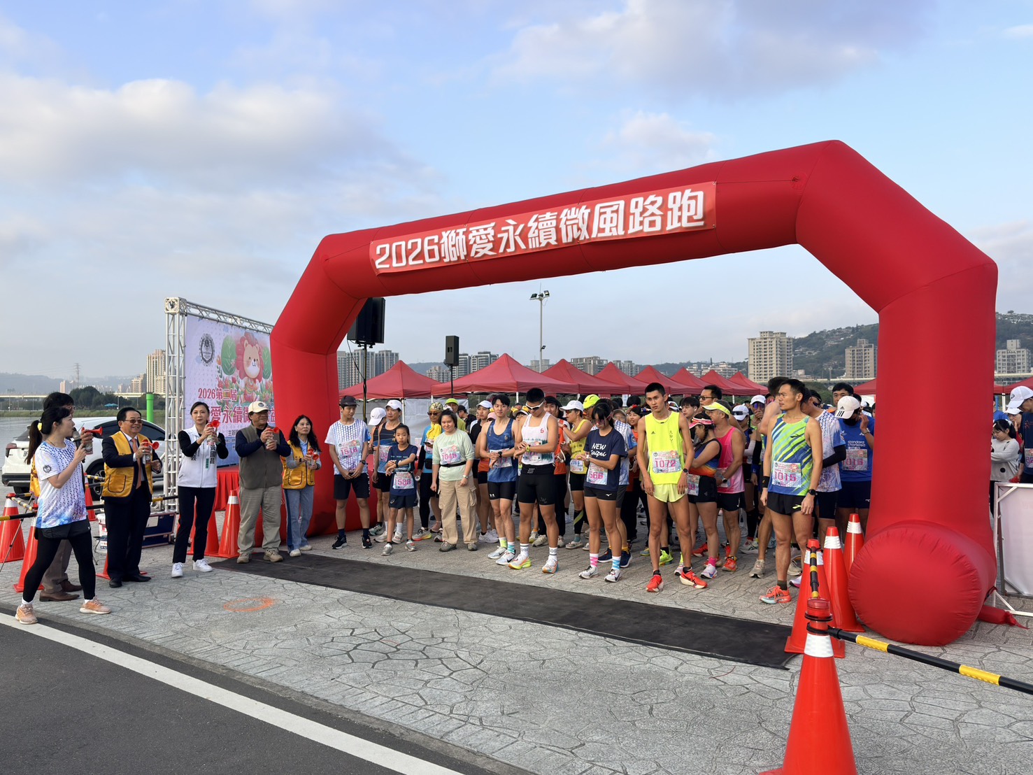 「第二屆獅愛永續微風公益路跑」於新北市蘆洲微風運河登場。(記者翻攝)