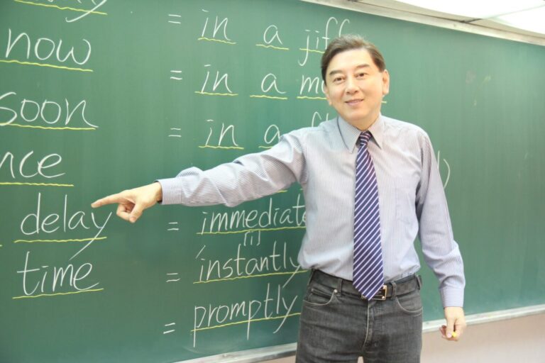 英文補教天王高國華強勢回歸，2026首場線上直播登場，揭密大考逆轉勝關鍵邏輯。（記者翻攝）