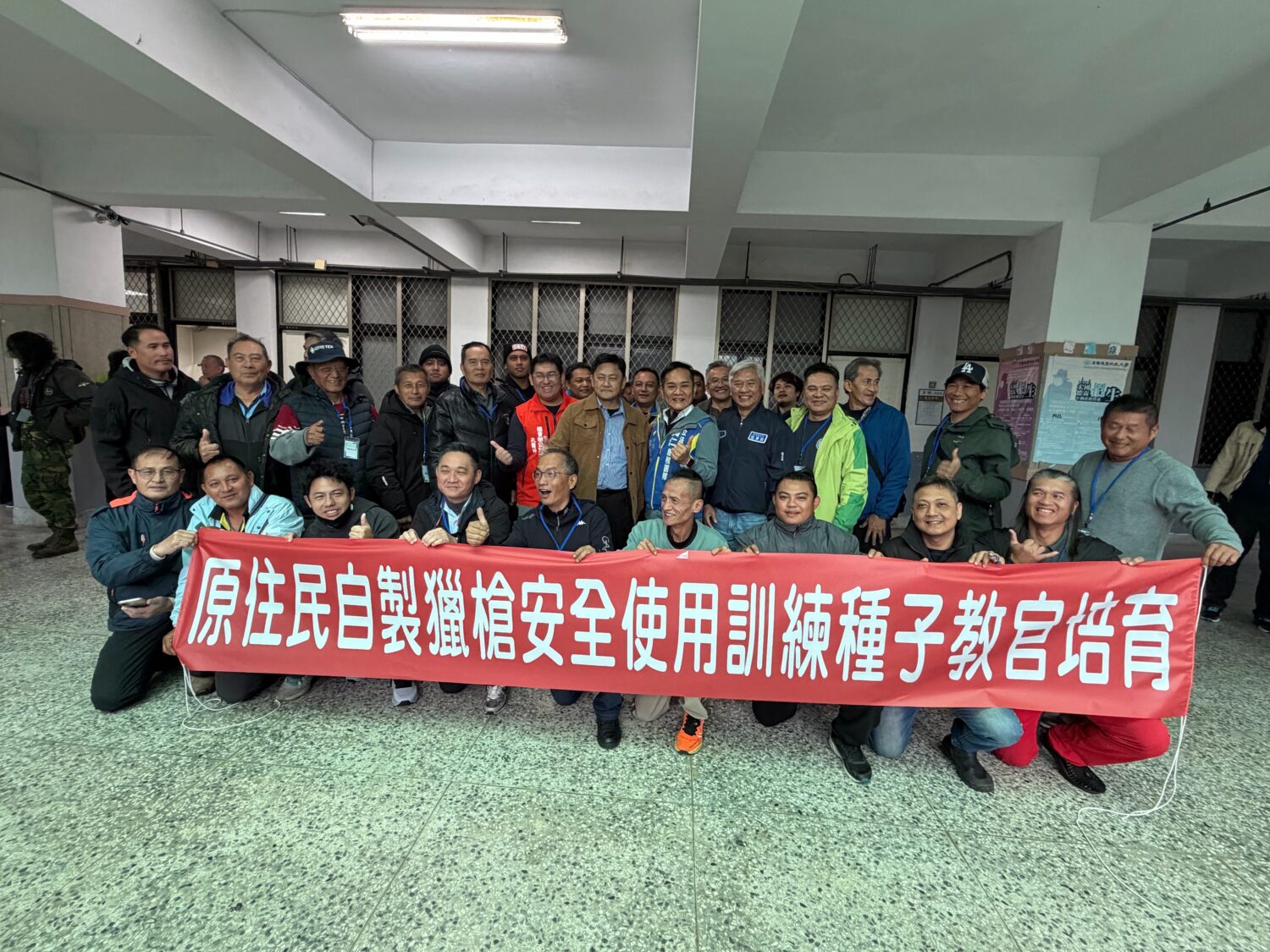 原委會舉辦第一梯次「原住民自製獵槍安全使用訓練種子教官培育課程」今日登場，符合資格的原住民報名踴躍。(記者翻攝)