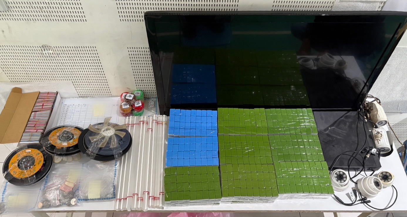 西門町派出所現場查扣之證物。（圖／記者 趙靜姸翻攝）